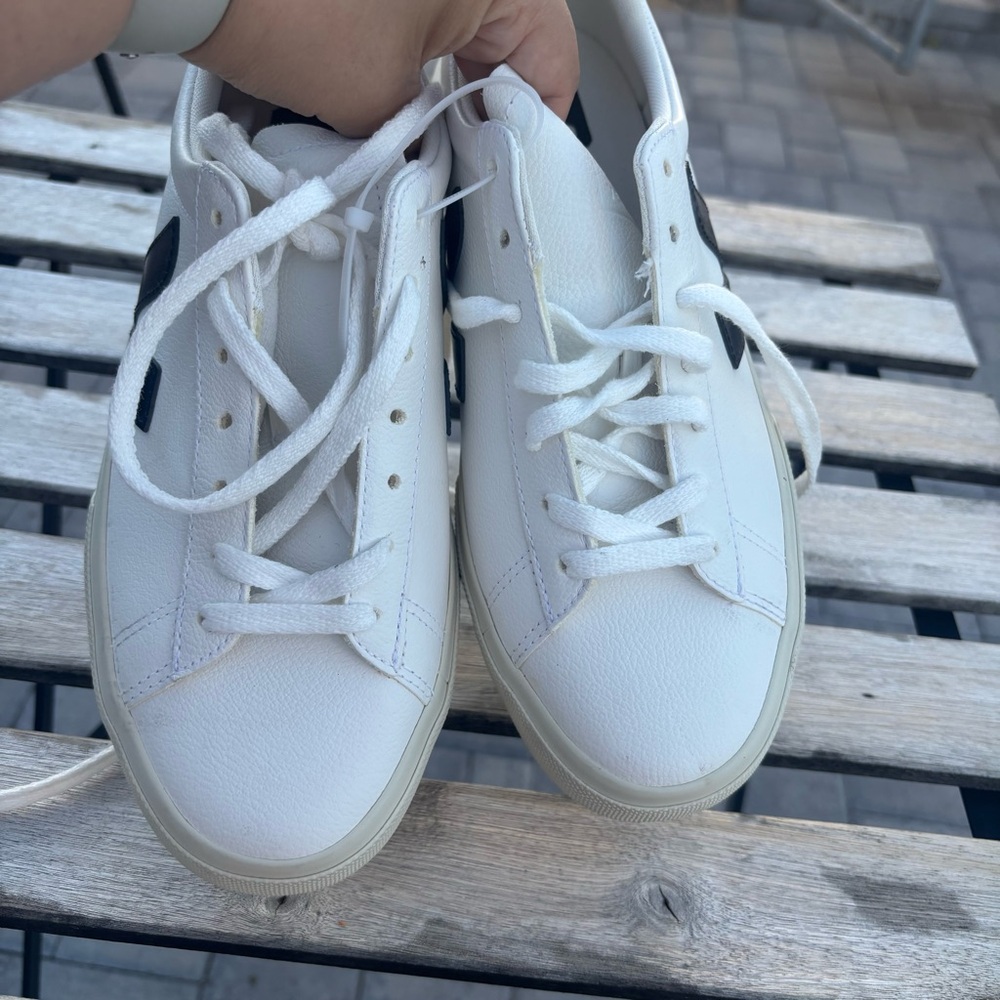 Veja Men's V-10 Sneakers in White Black Leather - Picture 4 of 10